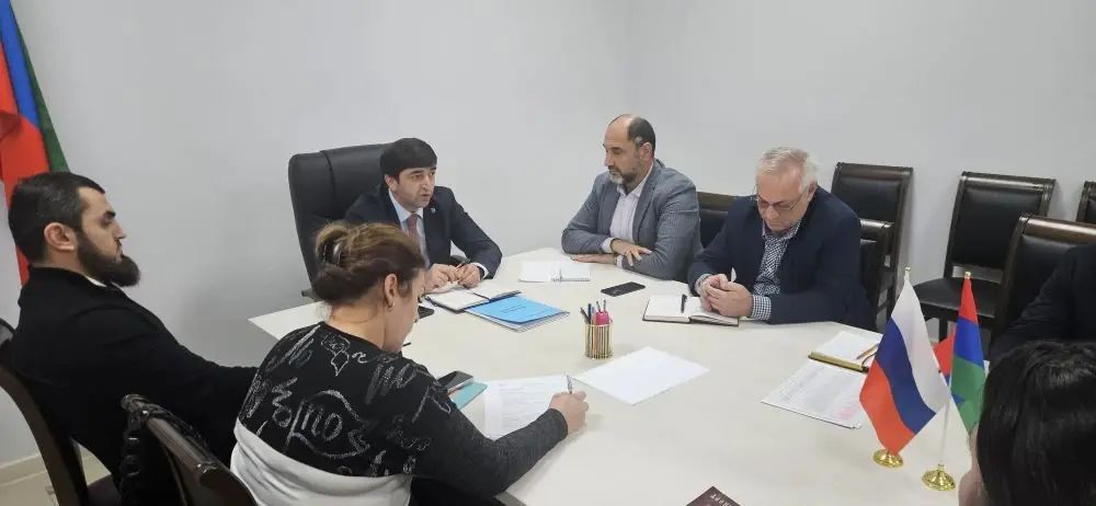 Совместный приём граждан по вопросам ЖКХ в Каспийске: Проблемы на контроле